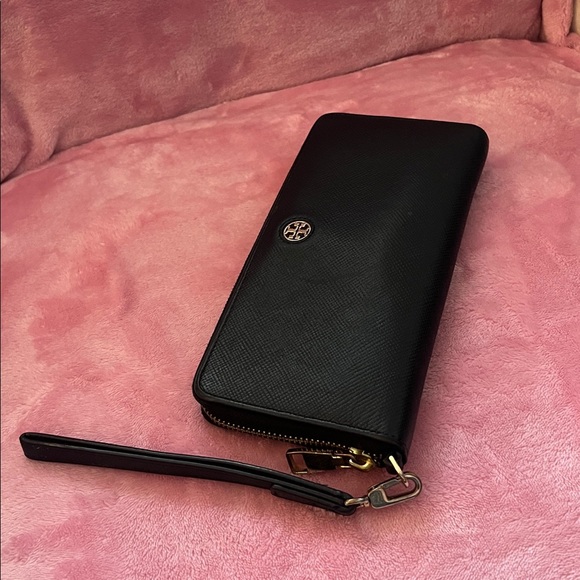 Tory Burch Perry Zip Passport Continental Wallet Wristlet EUC - Picture 12 of 15